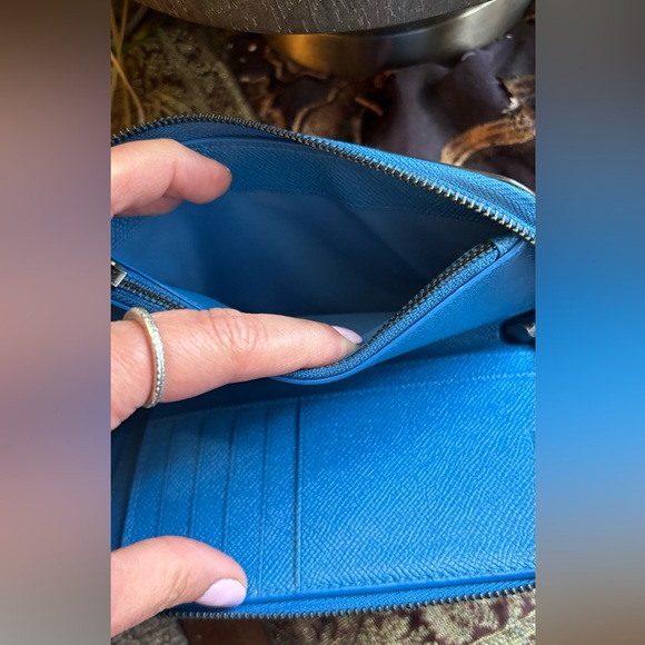 Authentic COACH 1941 crossgrain leather zip around phone card wallet - Picture 10 of 13